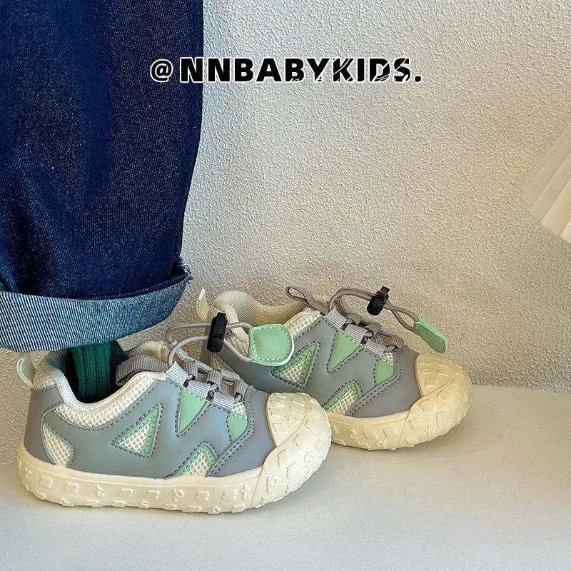 Scarpe da ginnastica per bambini con suola morbida 2025 primavera autunno nuova ragazza web scarpe casual traspiranti scarpe da papà per ragazzo di moda