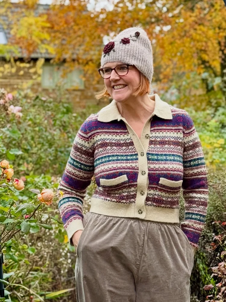 

Шикарный жаккардовый вязаный кардиган, женский модный однобортный кардиган с длинными рукавами и лацканами, короткие кардиганы, 2025 г., женская верхняя одежда для повседневного использования