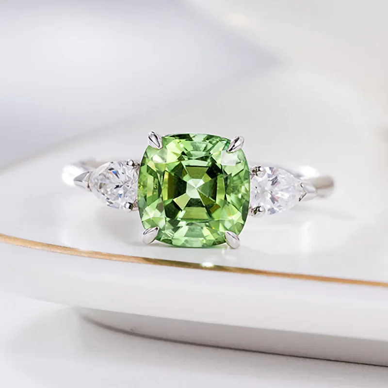 2024 new square inlaid green zircon ring, light luxury, high-end, white temperament style, engagement gift jewelry wholesale