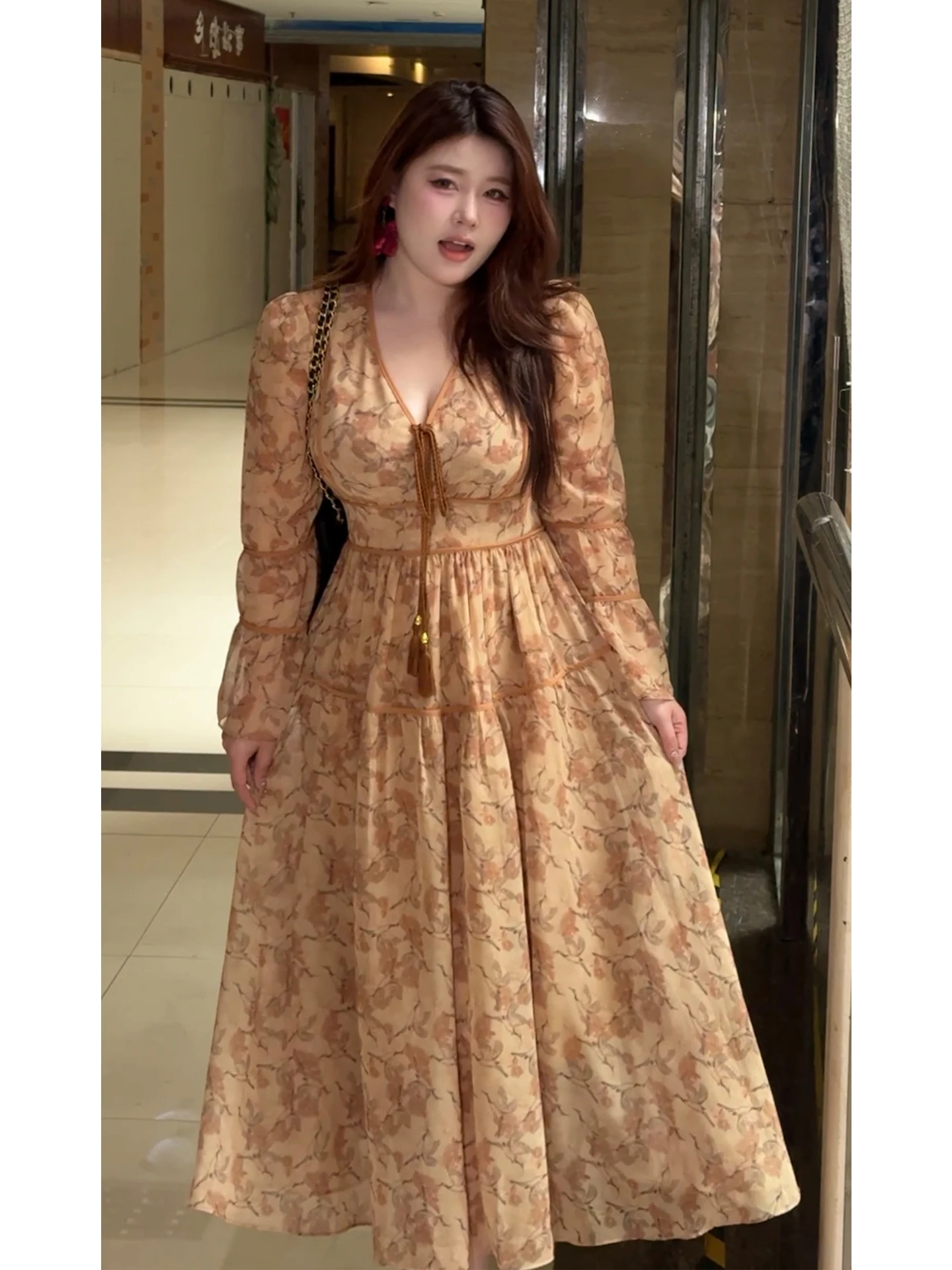 

Женское осеннее платье больших размеров с V-образным вырезом и длинными рукавами, в стиле ретро, с завышенной талией, из полимерного волокна, с эффектом утяжки на талии, модель Fairy S