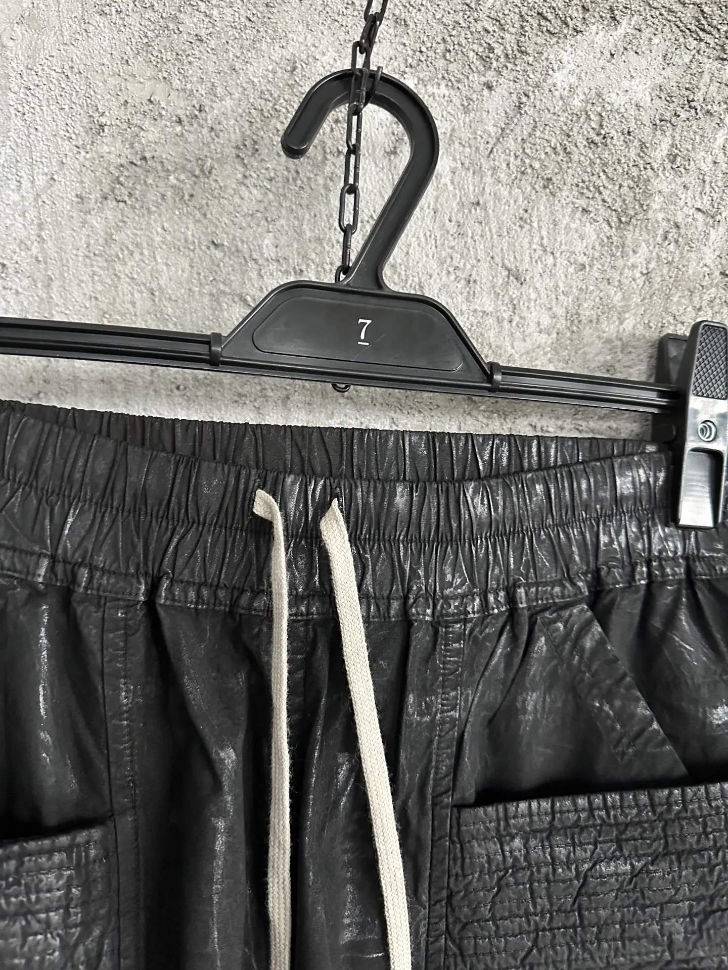 جينز رجالي من Owen Seak مصنوع من قماش الدنيم بالشمع الزيتي كلاسيكي قوطي للرجال مطلي غير رسمي عالي الشارع مستقيم الهيب هوب جينز متين سروال فضفاض