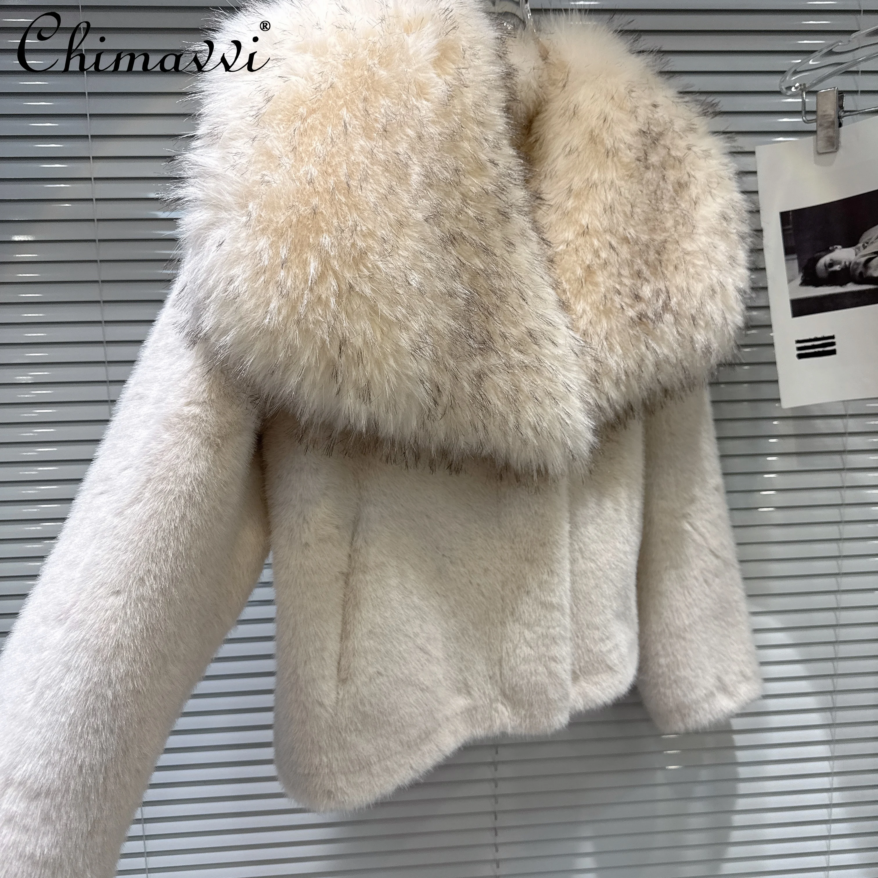 Giacca da donna in pelliccia sintetica francese elegante da socialite con collo in pelliccia a maniche lunghe monopetto dritto alla moda versatile per l'inverno