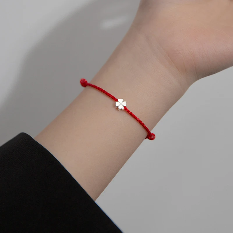 INZATT Real S925 Sterling Silver Red Rope Clover Regulowana bransoletka z zawieszką dla kobiet Klasyczna biżuteria Minimalistyczne akcesoria