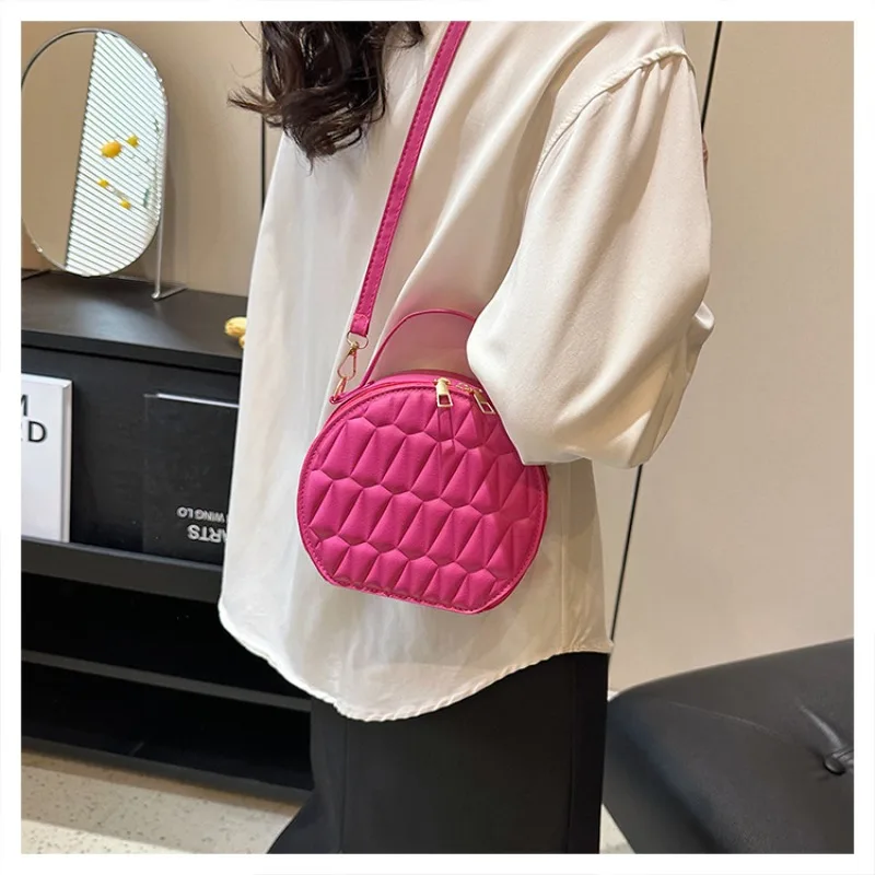 

Niche Design Female Crossbody Bag Women's New Fashion Simple Luxury Brand Shoulder Bag Casual Commuter Small Round Crossbody Bag