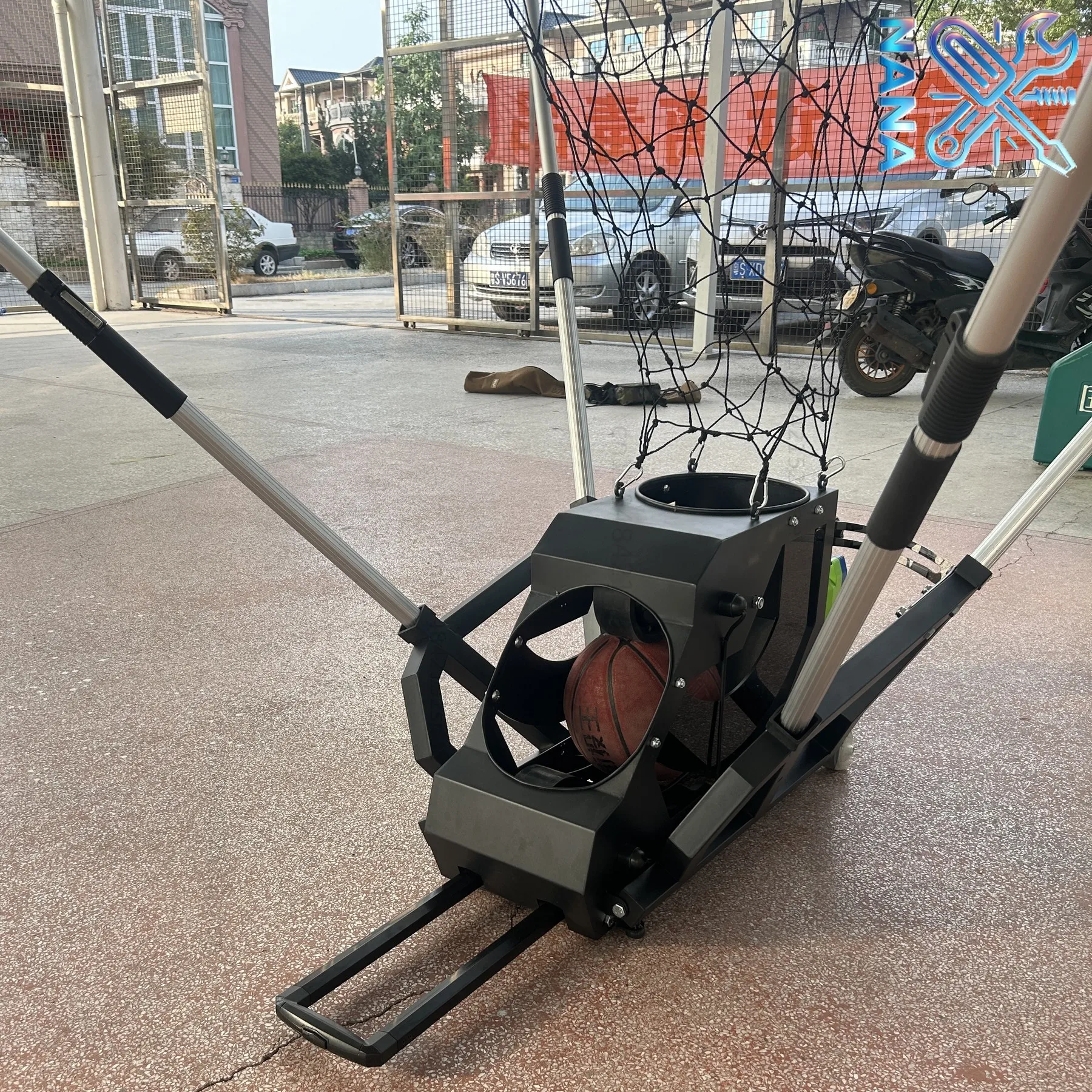 Small basketball automatic serve machine two or three points ball return device basketball machine car