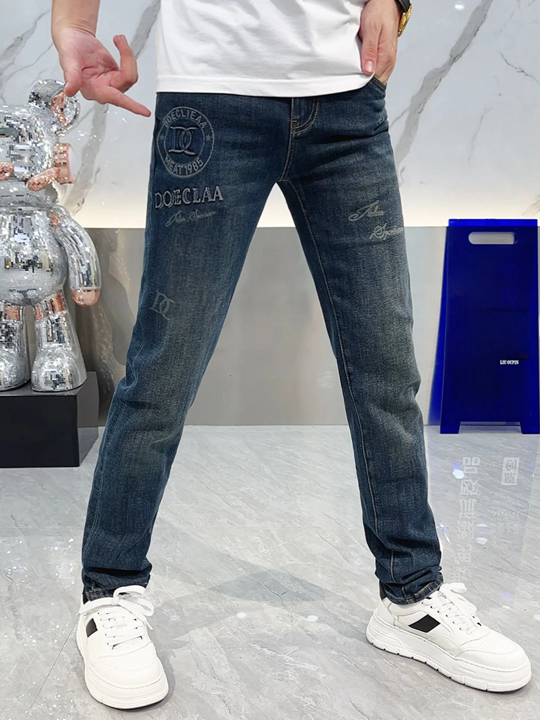 

Deep Blue Retro Denim Jeans Men's Personali Letter Print Slim Fit Comfortable Breathable Soft Polyester Casual Trousers