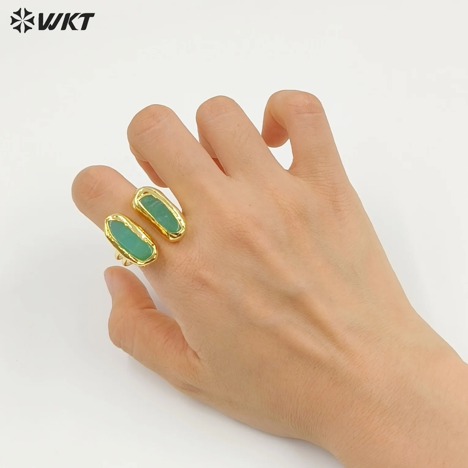 

WT-R582 Beautiful Gold Electroplated Natural Australia Chrysoprase Rectangle Stone Rings As Women Everyday Wearing Jewelry