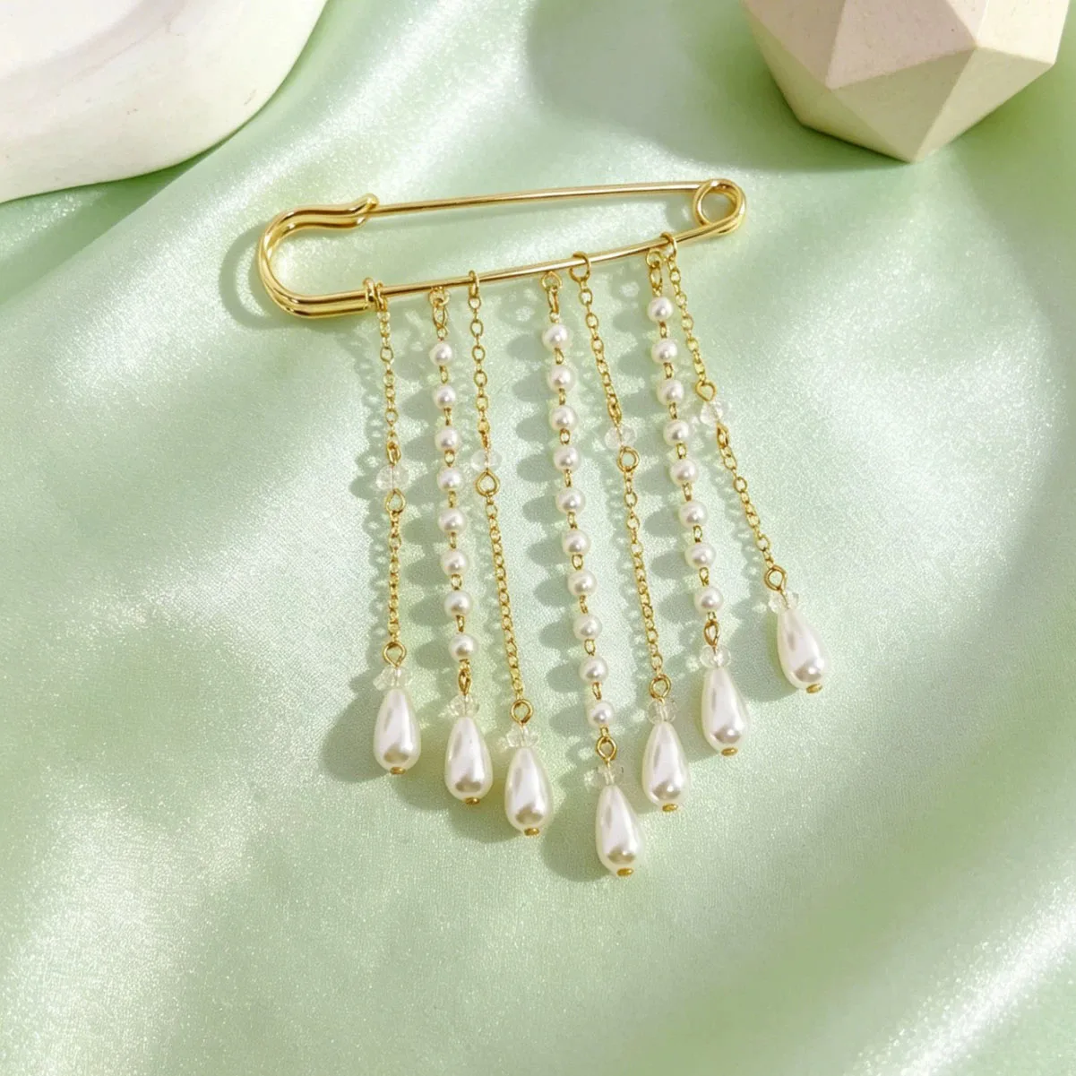 Fashion Irregular Pearl Tassel Chain Brooch for Women New Design Multi-Functional Pants Chain Charm Versatile Accessory Jewelry