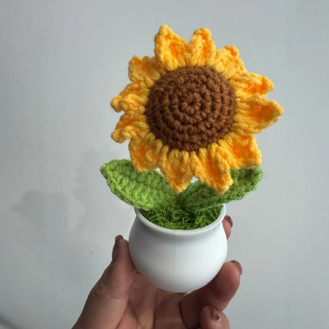 Cross border New Sunflower Hook Weaving Creative Cartoon Doll Weaving Pottery Ornament Hook Weaving Office Desktop