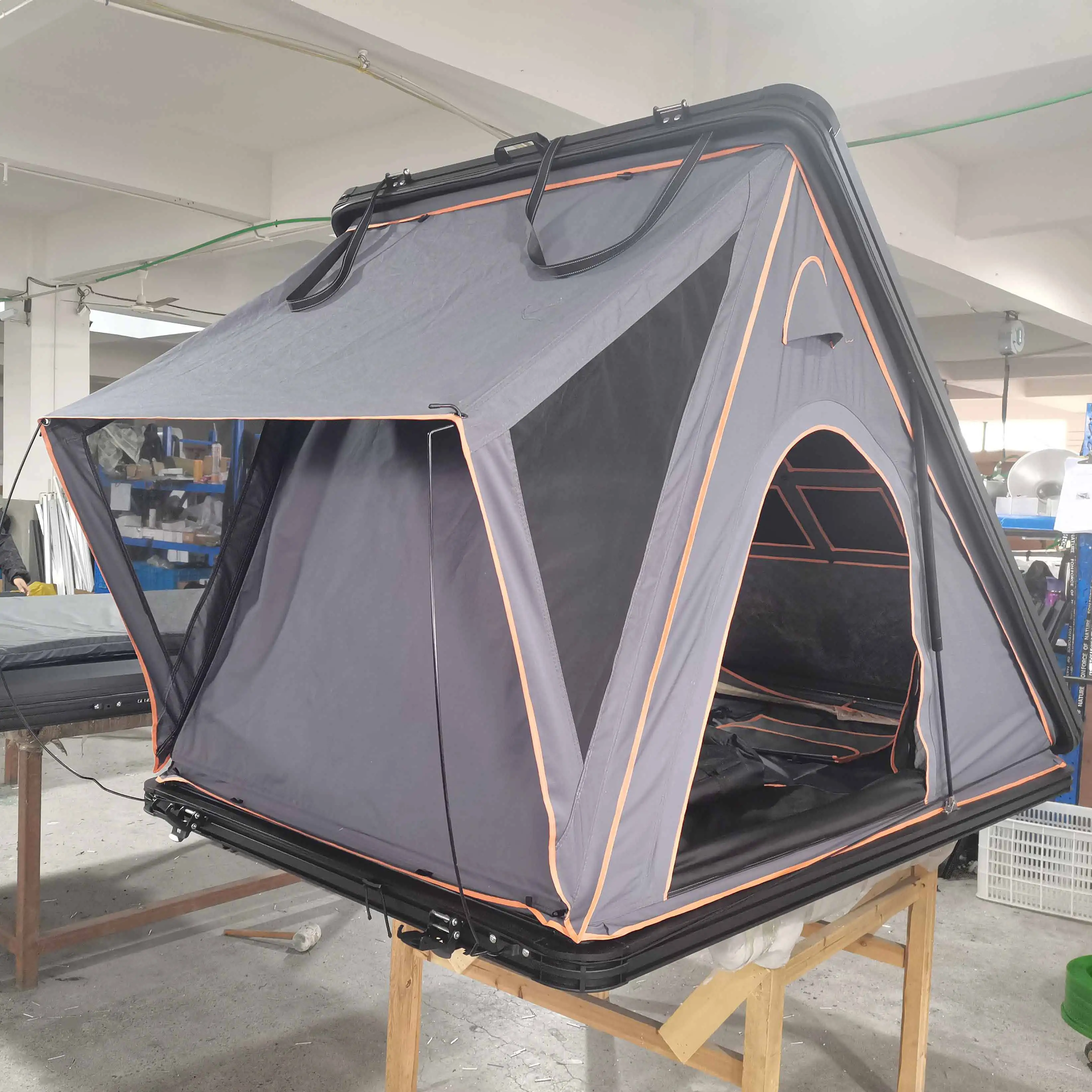 New Upgrade Automatic Roof Top Tent for 4X4 Cars Modern Canvas Design Waterproof Camper Car Roof Top Tent