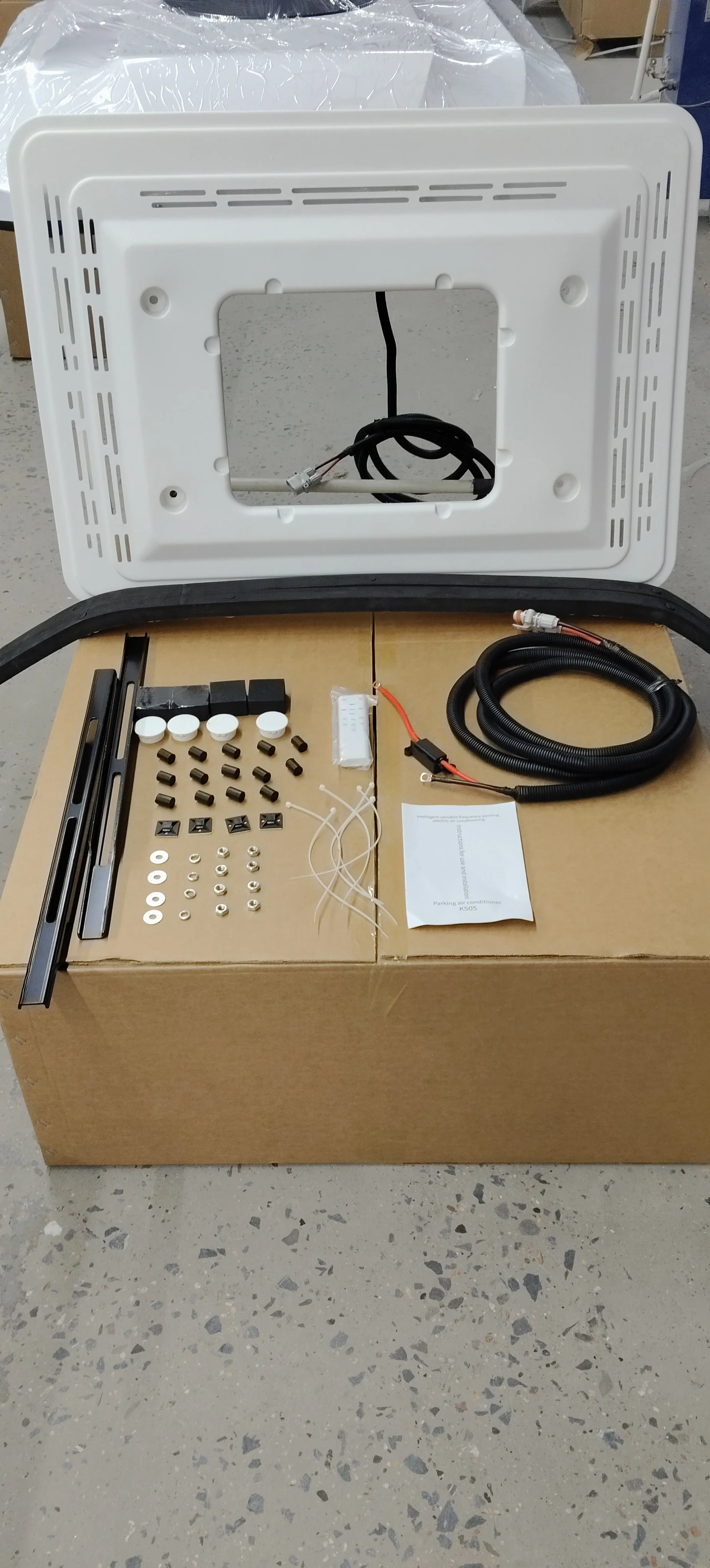 Sinoclima K505 مكيف هواء الشاحنة العالمي RV Air-Con أطقم لسيارة شاحنة التخييم وقوف السيارات تكييف الهواء RV العالمي #5