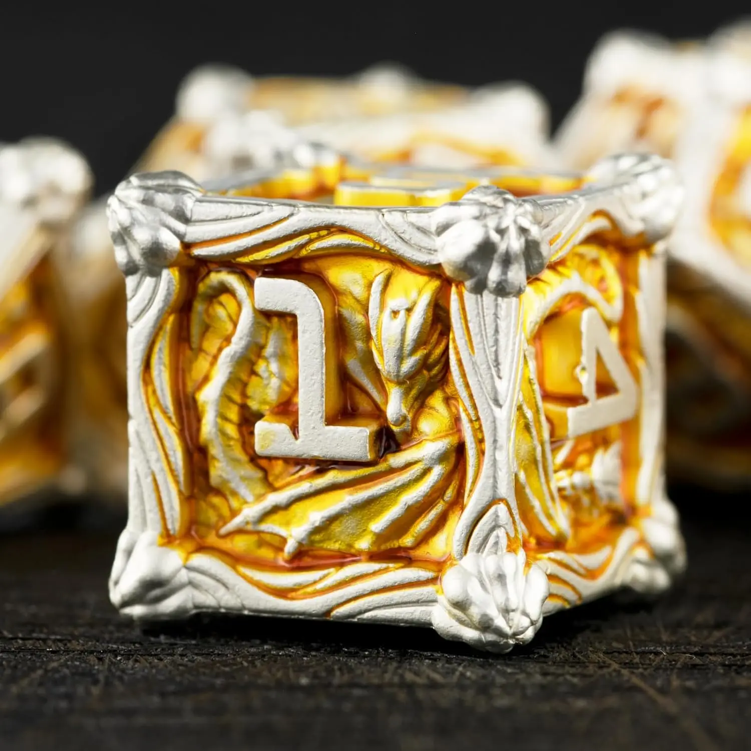 

Набор металлических многогранных кубиков для настольных ролевых игр D&D (Dungeons and Dragons), TRPG и других настольных игр.