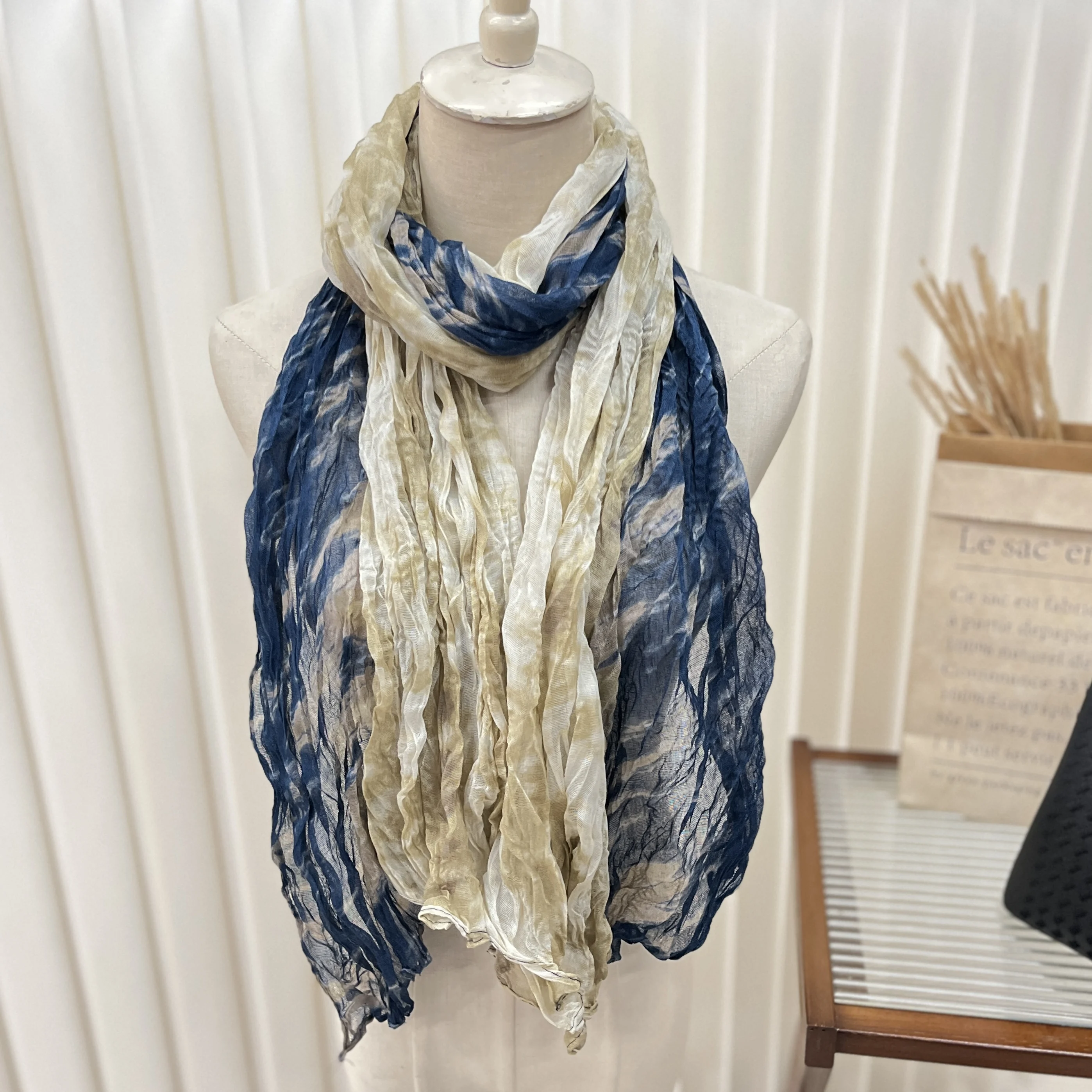 

Новый женский длинный плиссированный шарф-шаль с эффектом тай-дай, универсальный, тонкий, в стиле ретро, с градиентным переходом от синего к осенним и зимним оттенкам