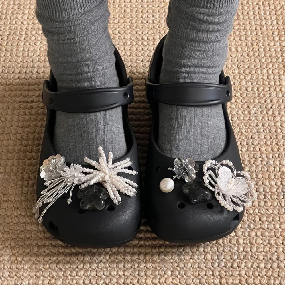 4 Style Fashion Shoe Charms for Sandals Clogs DIY Accessories Set Advanced Pearl Silver Sparkle Flower Shoe Decoration for Women
