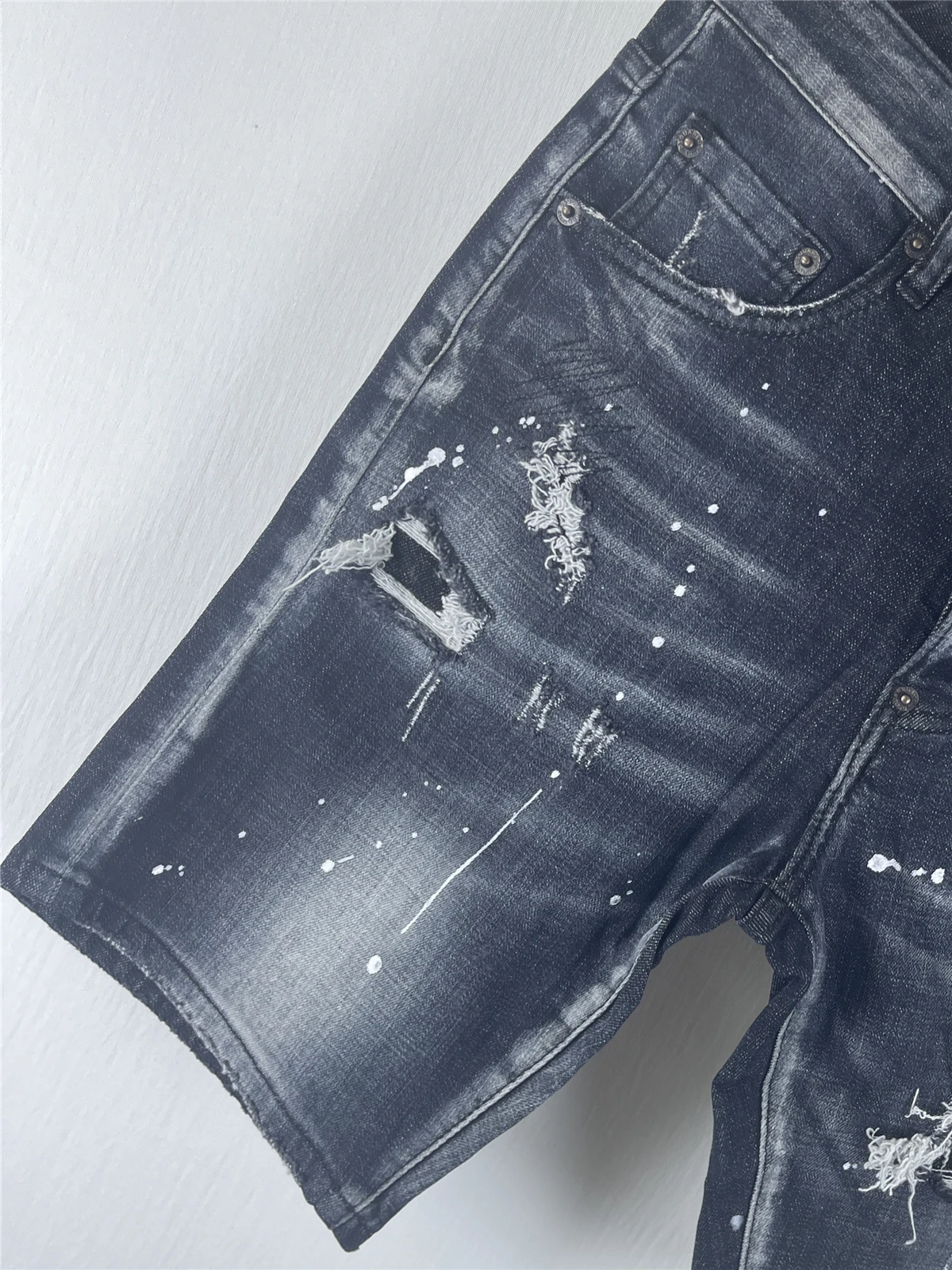 

D611 Spring and Summer New Men's Jeans Washed Grinding Holes Patch Ink Slim Fit Cut Black Denim Shorts for Men
