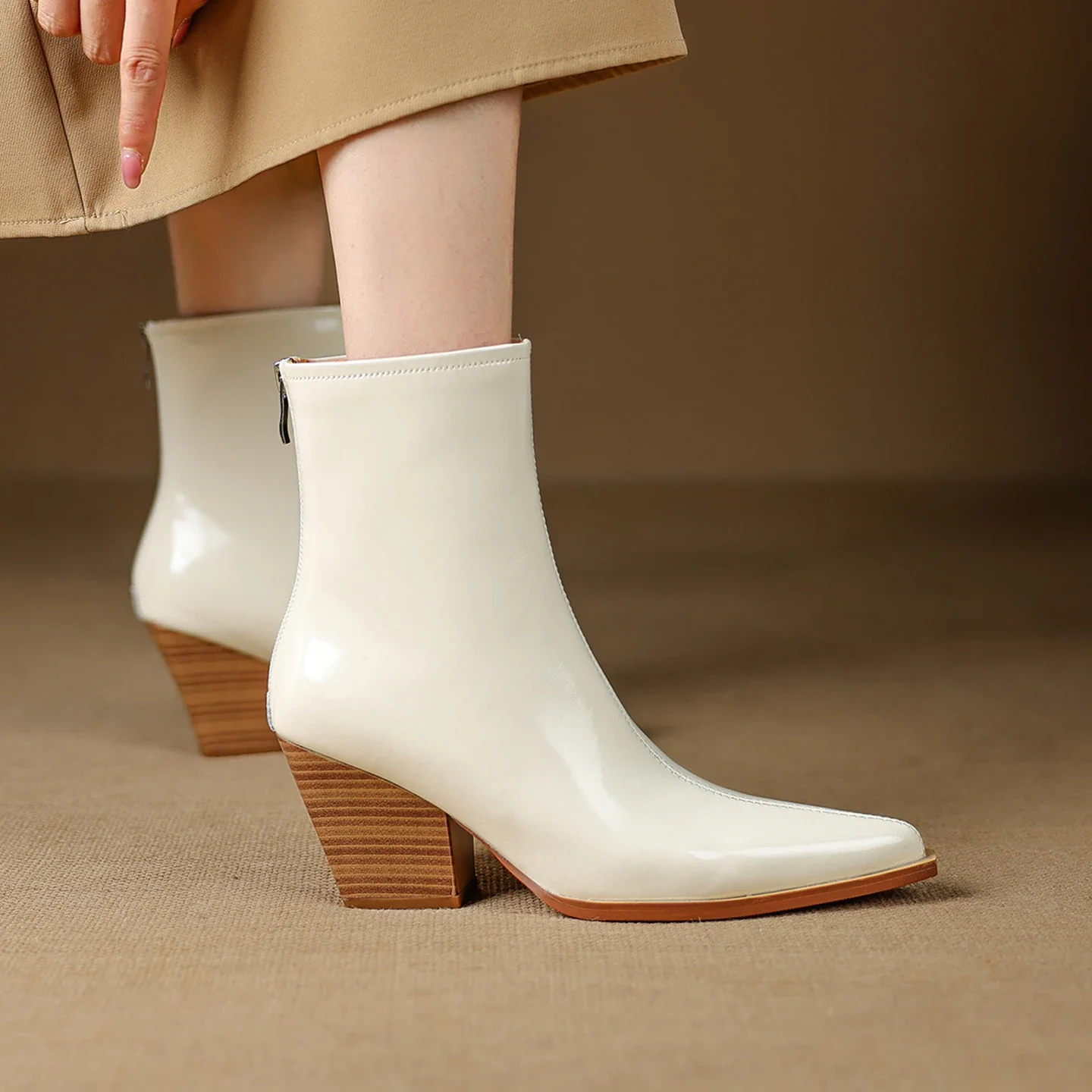 

2026новые осенне-зимние женские ботильоны высотой 22-24,5 см, современные ботинки из воловьей кожи с острым носком, короткие ботинки на толстом высоком каблуке с молнией сзади