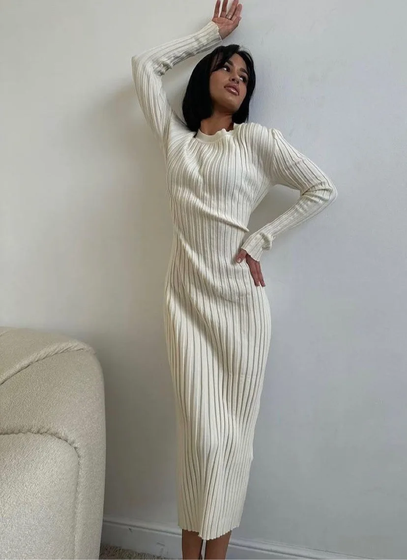 

New Fall Winter Pit Stripe Knitting Long Dress With Belt Round Neck Beige Slim Women Dress Solid Color Fashion Tight Dresses