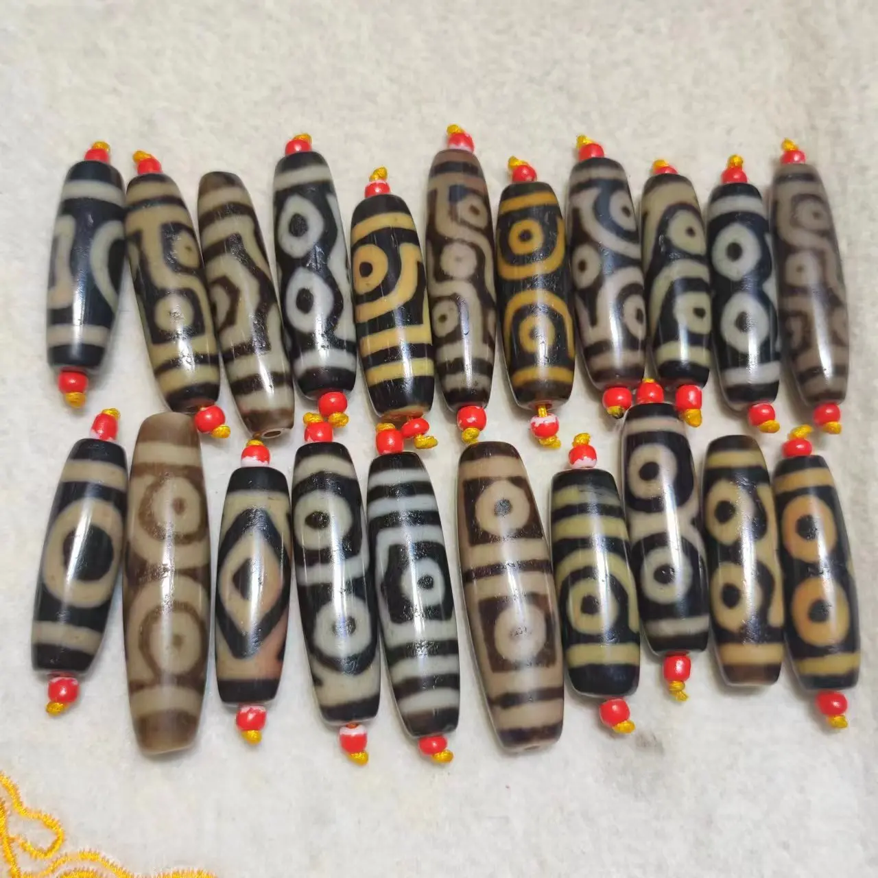 

1pcs/lot natural multi-pattern agate dzi Old material Weathering lines Pure craftsmanship Rare handmade beads Accessories unique