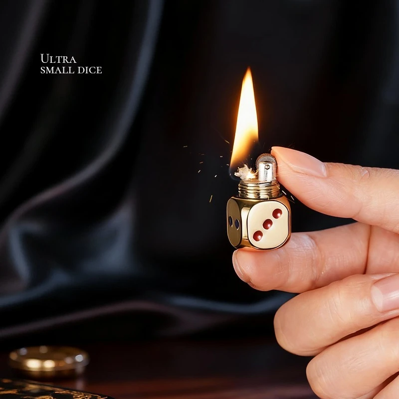 Mini Dice Shape Waterproof Pendent Oil Lighter Portable Vintage Granding Wheel Keychain Lighter Smoking Accessries Gifts for Men