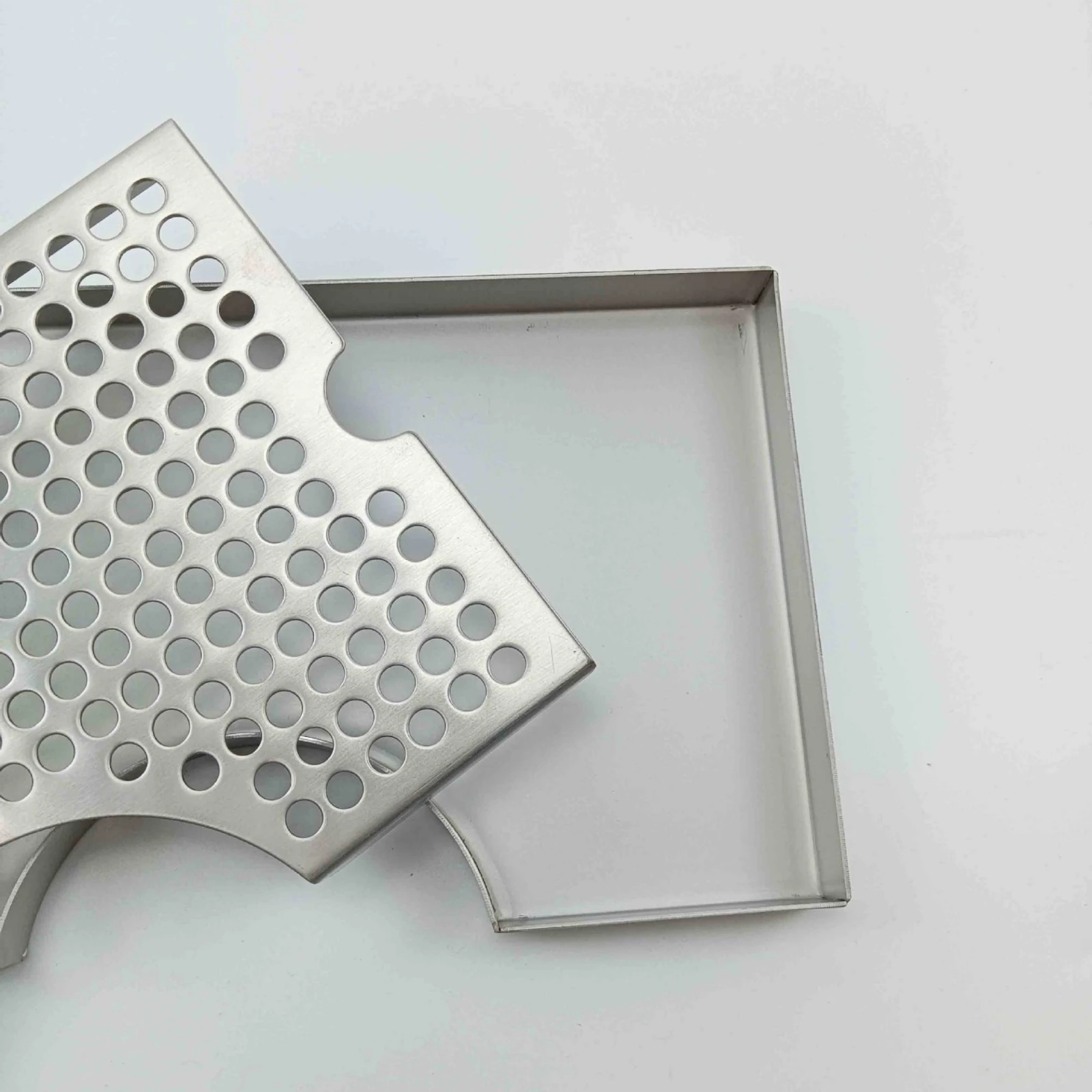 U-Shaped Spill Tray Easy to Clean Spill Tray with Perforated Top Long-Lasting for Homebrewers, Kegerator, Home Bar