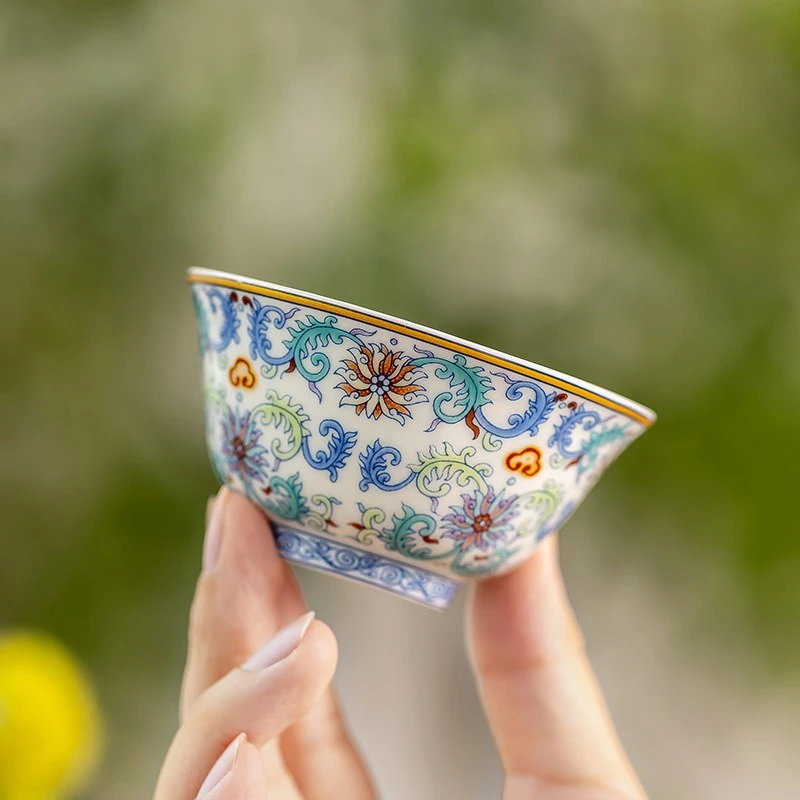 Doucai Gilt‑decorated Interlocking Lotus Porcelain Master Cup, Chinese‑style Single Tea Cup for Home Reception & Tea Tasting