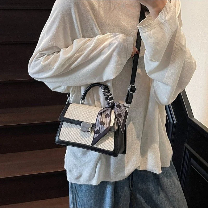 

Trendy High-End Vintage Leather Tote Bag Minimalist Messenger For Women With Letter Logo Design