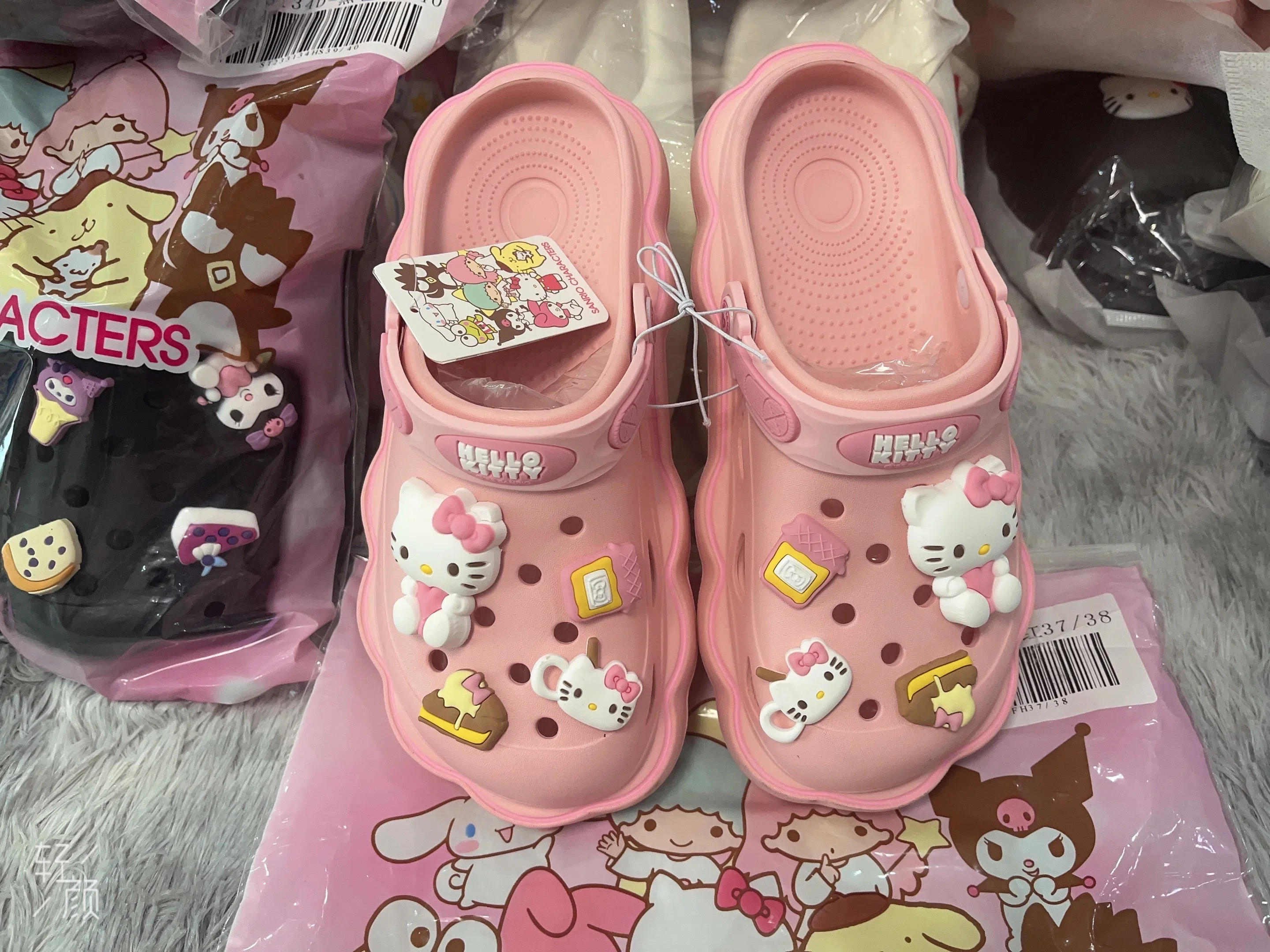 Kawaii Lolita Sanrio Hello Kitty Cave scarpe sandali estivi da donna con tacchi spessi Kuromi Cinnamoroll pantofole Casual femminili