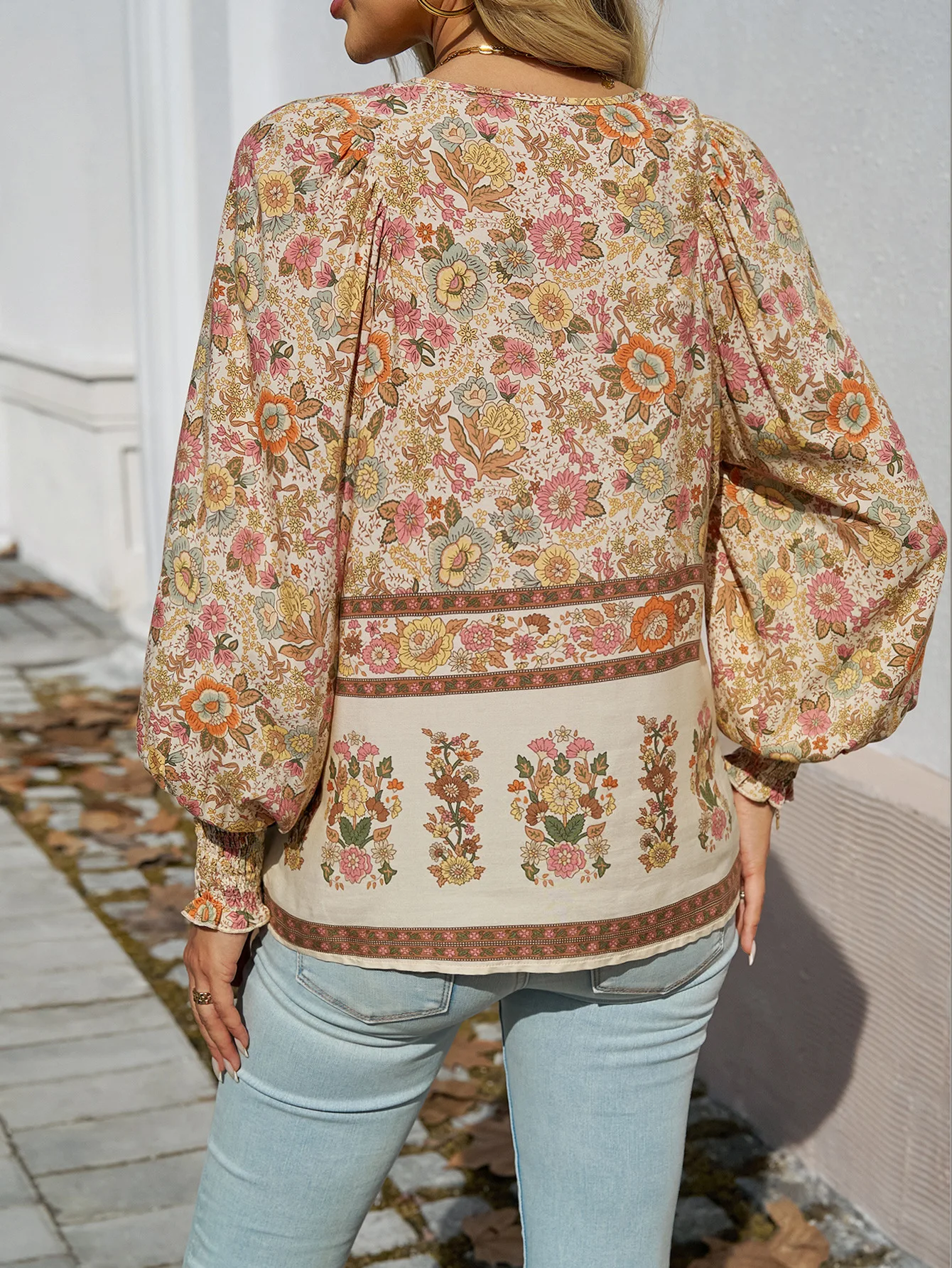 Sommerliche Damen-Chiffonbluse mit Print, elegantes V-Ausschnitt-Langarmshirt, ungeöffnete Vorderseite, Freizeitbluse – Detail 21