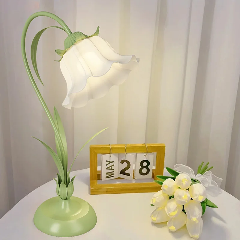 

French pastoral creative lily of the valley flower table lamp warm atmosphere, bedroom bedside minimalist desk table lamp