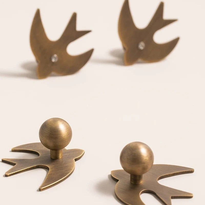 French Style Affordable Luxury Gold Kitchen Cabinet Handles Pure Copper Single Hole Door Knob Unique Creative Brass Drawer Pulls