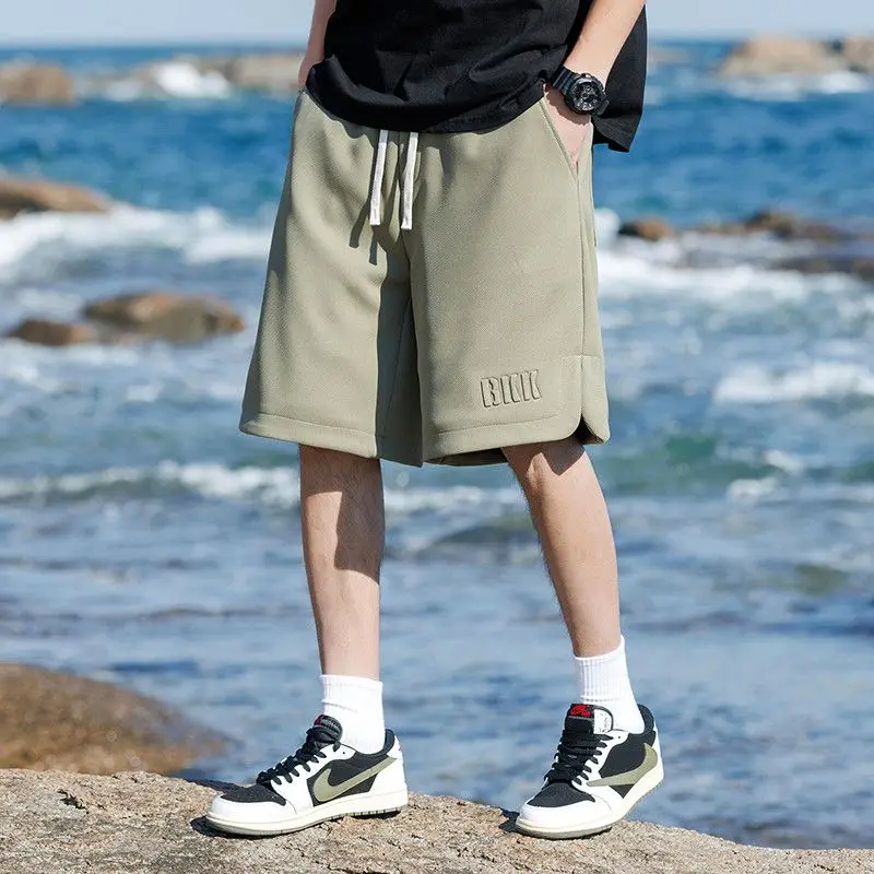

Шорты большого размера, мужские летние модные универсальные спортивные брюки в центре, свободная удобная верхняя одежда, красивые повседневные брюки среднего размера