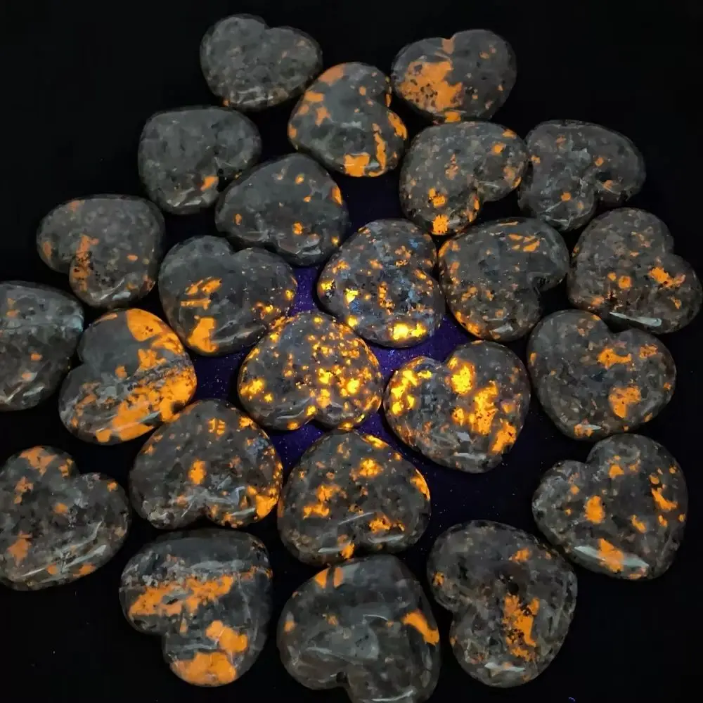 Натуральный йоперлит в форме сердца, камень под УФ-светом, реактивный флуоресцентный йоперлит, чакра, энергия, исцеление, духовное колдовство