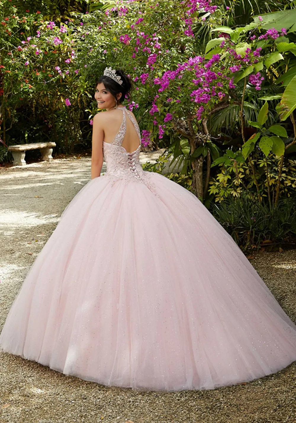 ชุดเดรส Quinceanera สีชมพูอ่อนหวาน16ชุดไปงานเต้นรำเชือกแขวนคอผ้าลูกไม้ปักเลื่อมลูกปัดโชว์หลังชุดเจ้าหญิงสำหรับงานปาร์ตี้