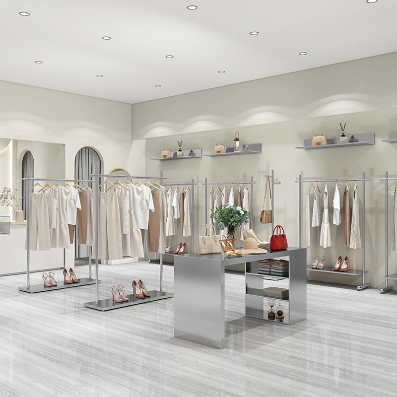 

In the clothing store, stainless steel islands, flowing water platforms, and shoe stores are equipped with display tables