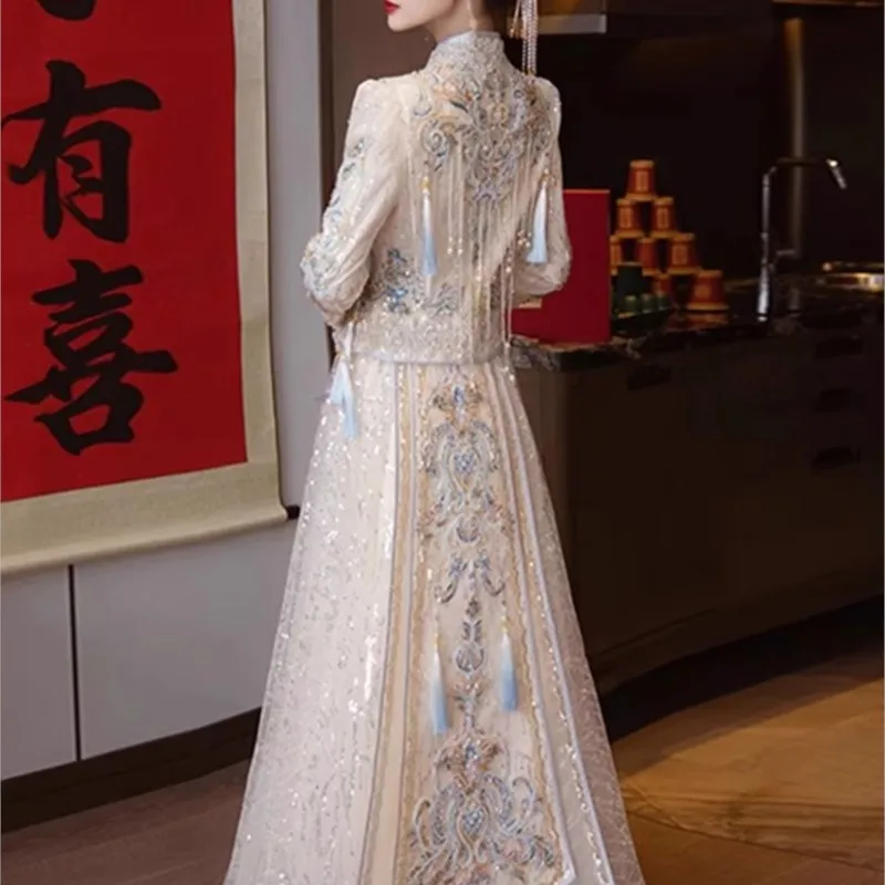 The new blue wedding dress is a light-colored Chinese-style thin