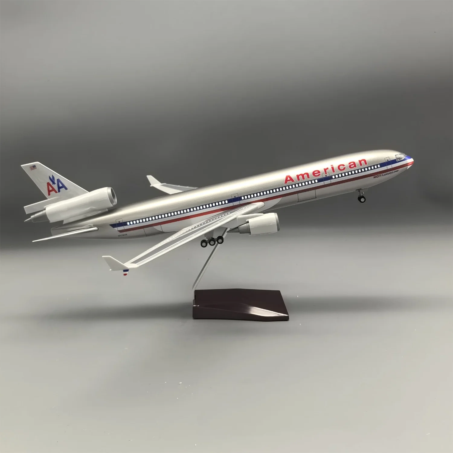 47cm American Airlines MD11 Resin Airplanes Decoration 1:130 Scale Model Aircraft Diecast With Lights Base Business Gift Display