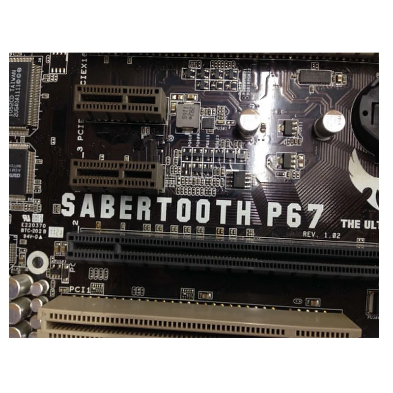 For Intel P67 SaberTooth P67 motherboard Used original LGA1155 LGA 1155 DDR3 32GB USB2.0 SATA2 Desktop Mainboard