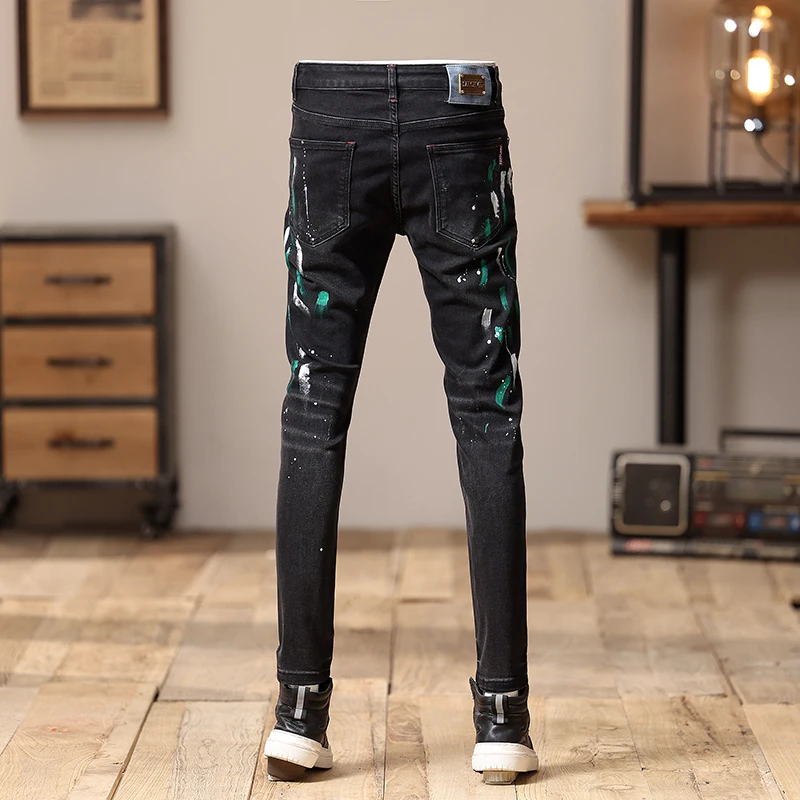 Calça reta preta de grafite masculina, calça rasgada que tudo corresponde, apertada, moda de rua bonito, outono