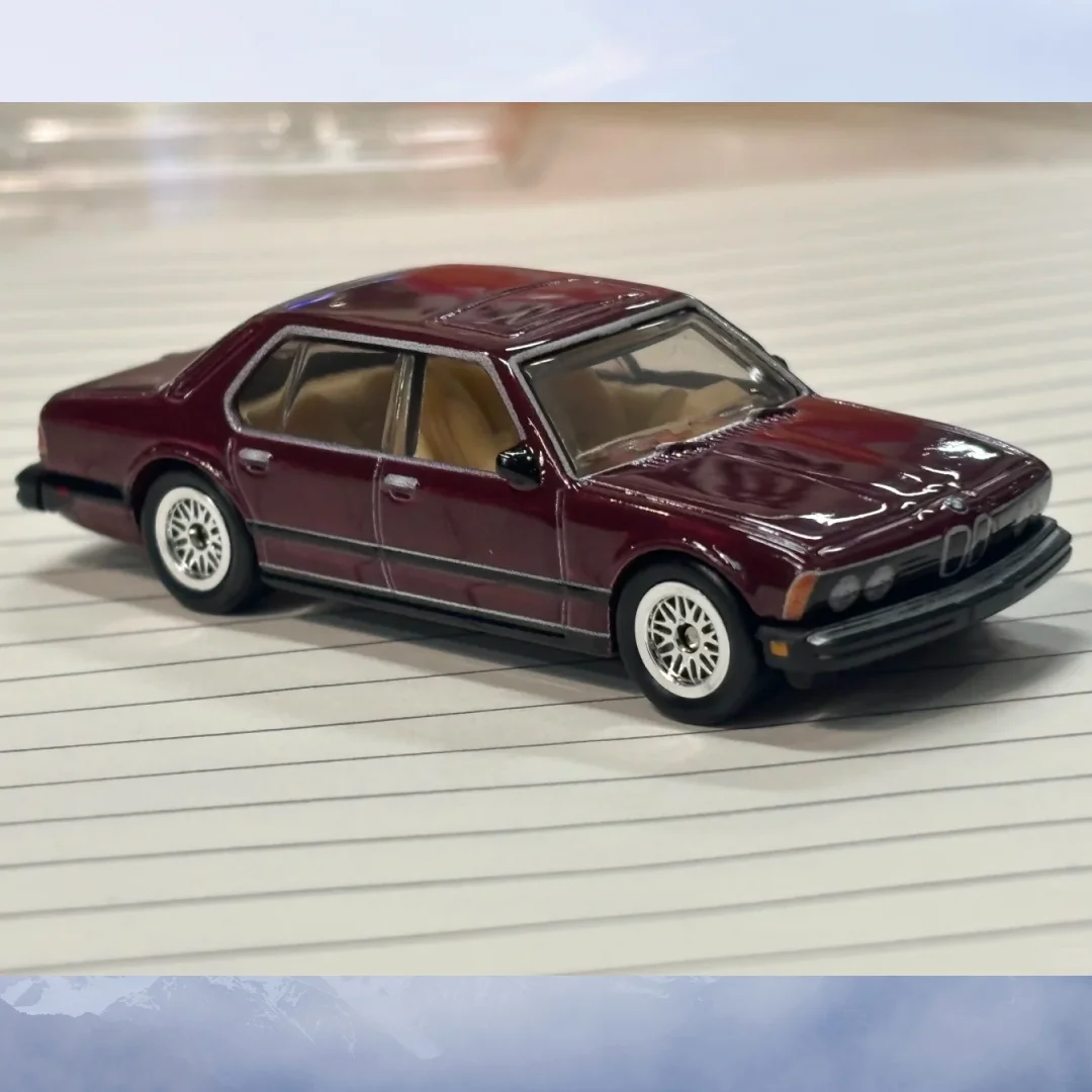 รถของเล่นสะสม โมเดลรถไดแคสต์ อัลลอยด์ ของแท้ ปี 2025 ฮอตวีลส์ พรีเมียม นิว ป๊อป คัลเจอร์ รถบีเอ็มดับเบิลยู 733i ปี 1983 ขนาด 1:64 ของขวัญ