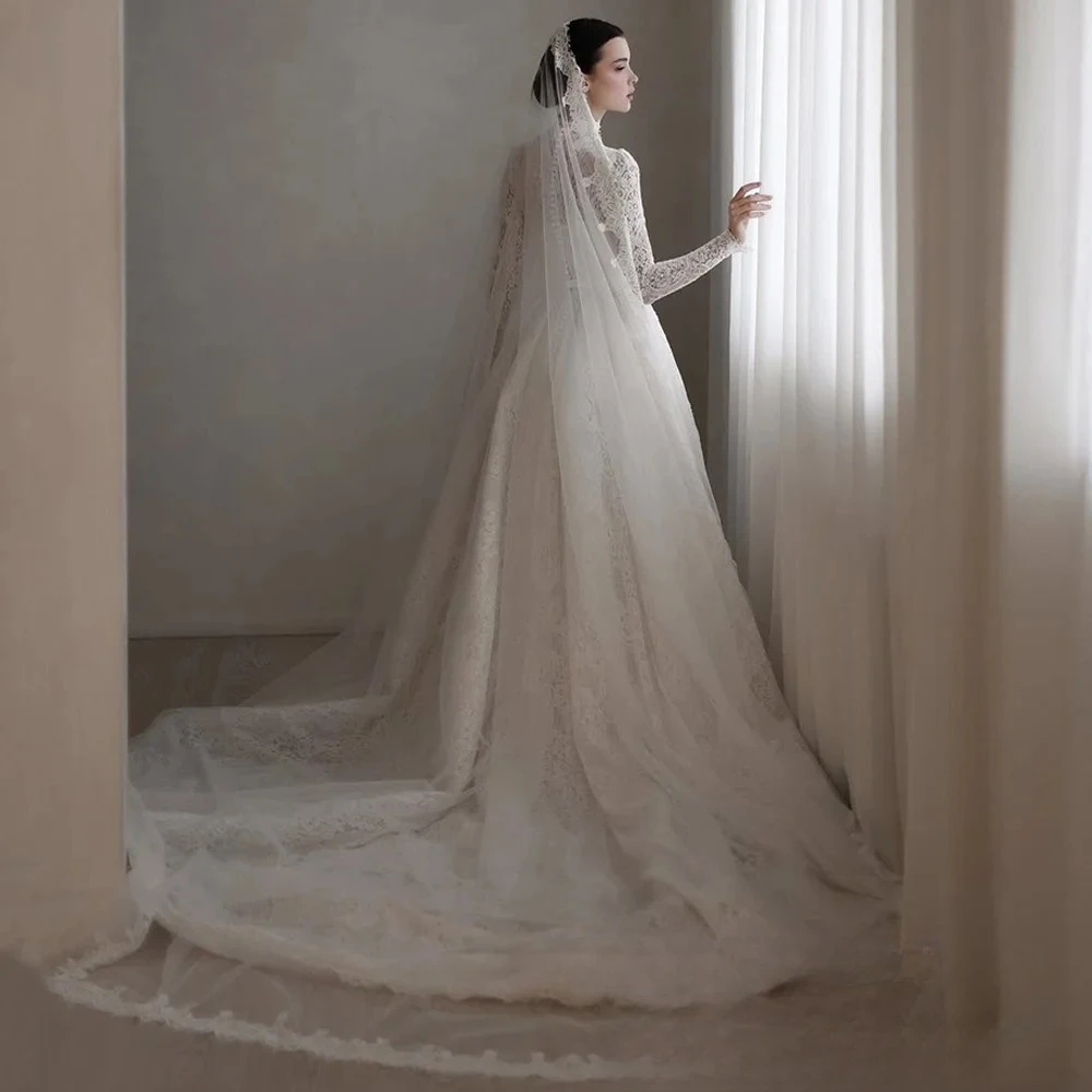 فستان زفاف فاخر مخصص برقبة عالية وأكمام طويلة ذيل محكمة فيستدو دي نويفا فستان زفاف دانتيل عربي تصميم خط