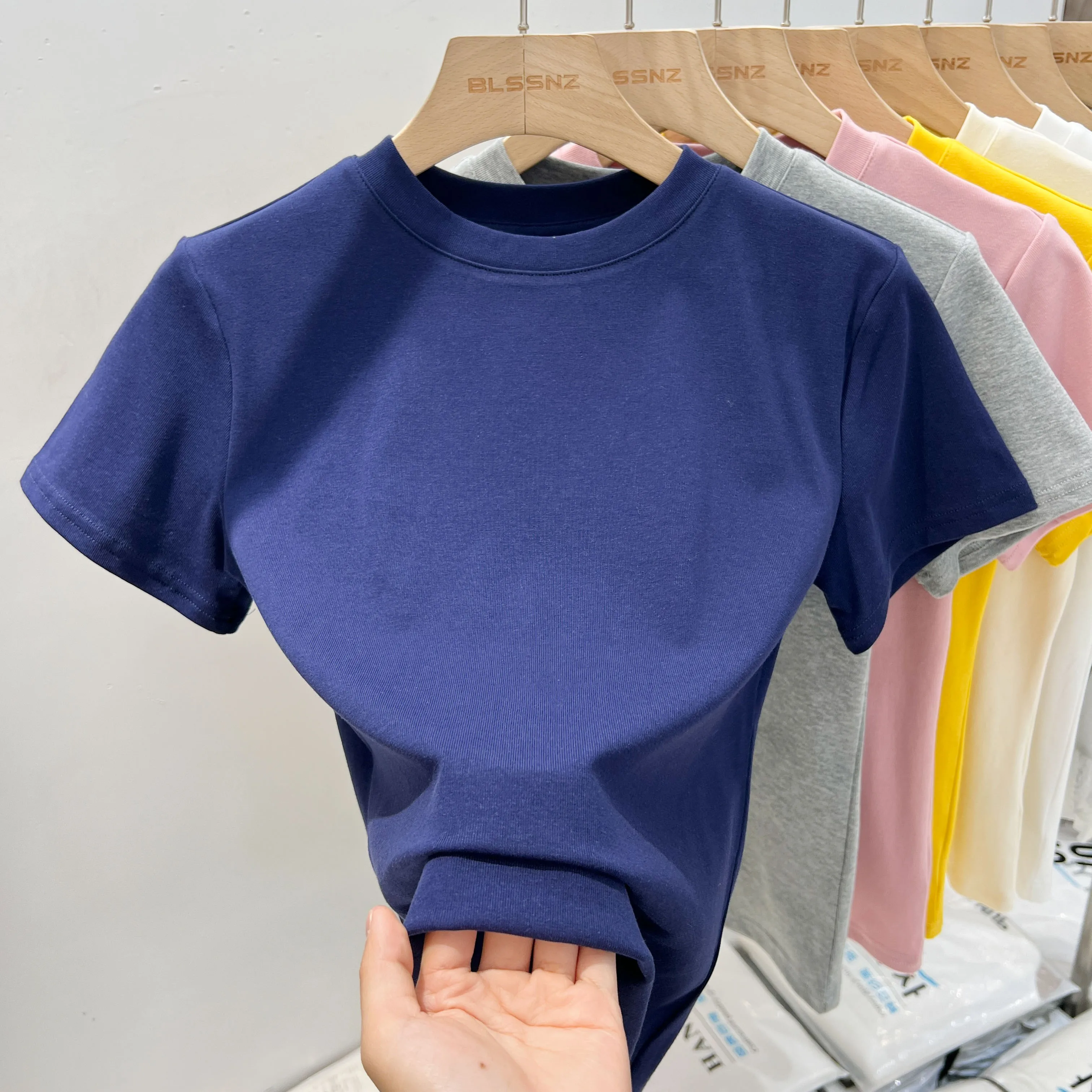 Camiseta de Verano 2026 para Mujer, Corte Ajustado, Diseño Único, Color Sólido, Cuello Redondo, Manga Corta, Estilo Casual y Versátil, Top Básico