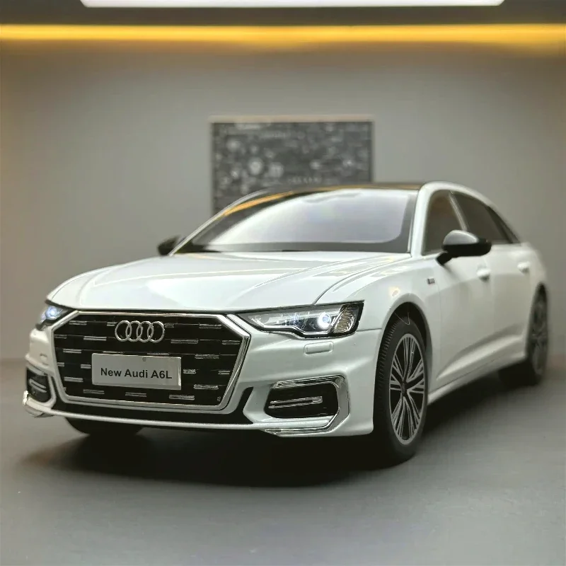 1:18 AUDI A6L liga modelo de carro brinquedos carros fundidos 6 portas abertas com luz sonora puxar para trás modelos de escala brinquedos para meninos presentes