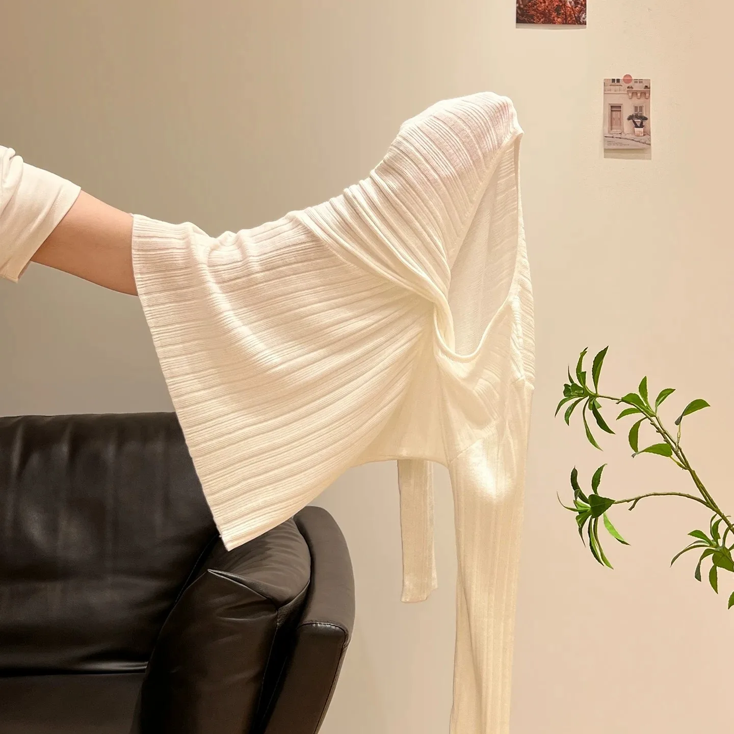 White V-neck Knitted Sweater Long-sleeved T-shirt Women's Summer Design Sense Thin Micro-transparent Sunscreen Blouse Top