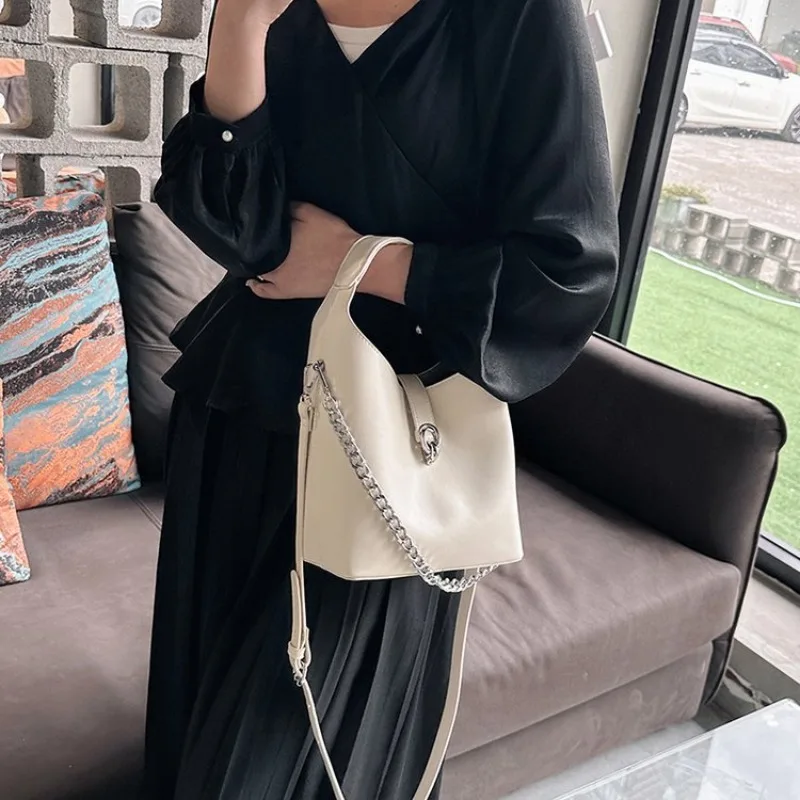 

Роскошная женская сумка через плечо большой вместимости в стиле ретро, элегантный маленький дизайн, пригородная сумка для покупок, путешествий, повседневная, универсальная, шикарная, на плечо