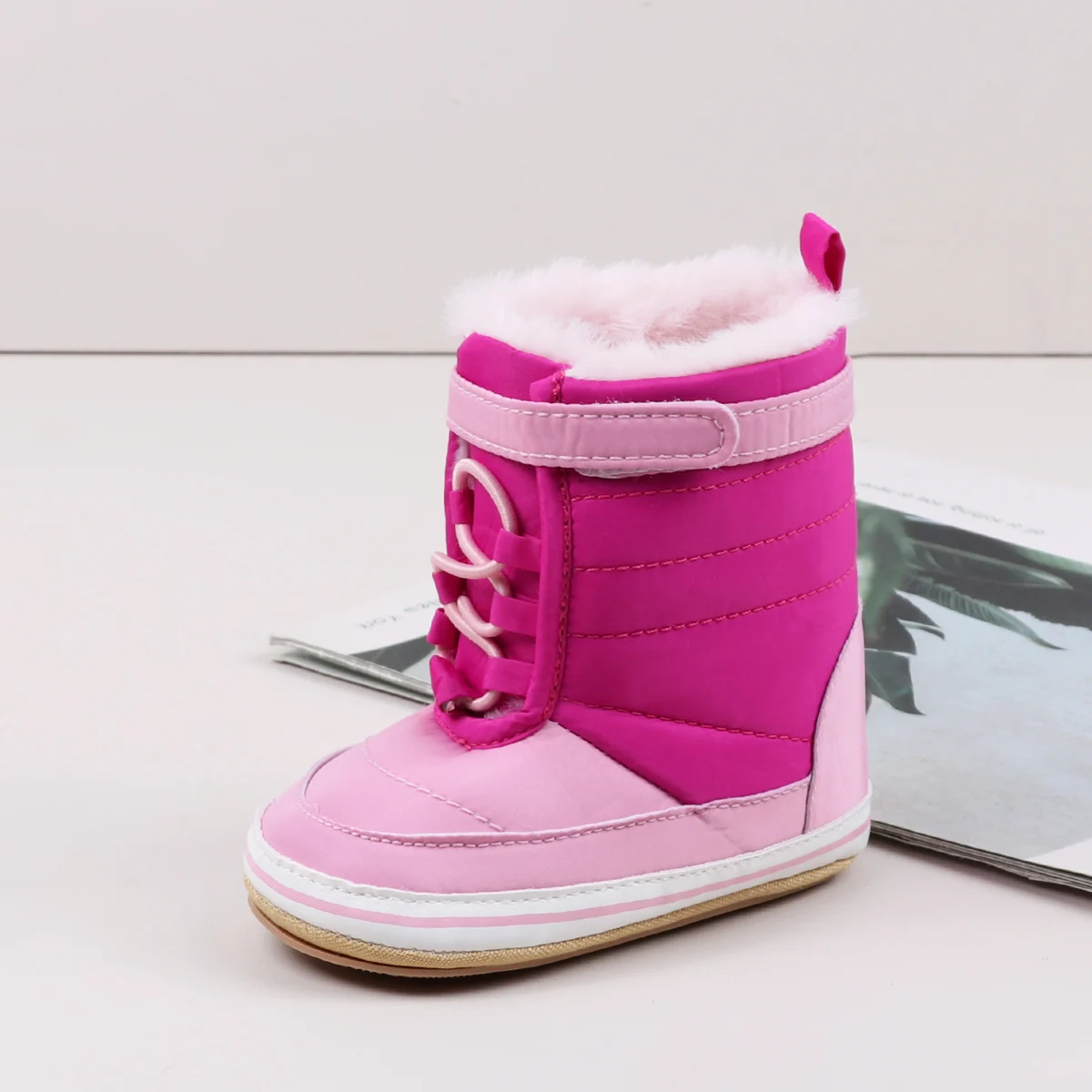 أحذية أطفال بنمط شتوي 2025 أحذية قطنية جديدة للأطفال مع صوف للدفء نعل TPR مضاد للانزلاق للأطفال للجنسين تعلم المشي