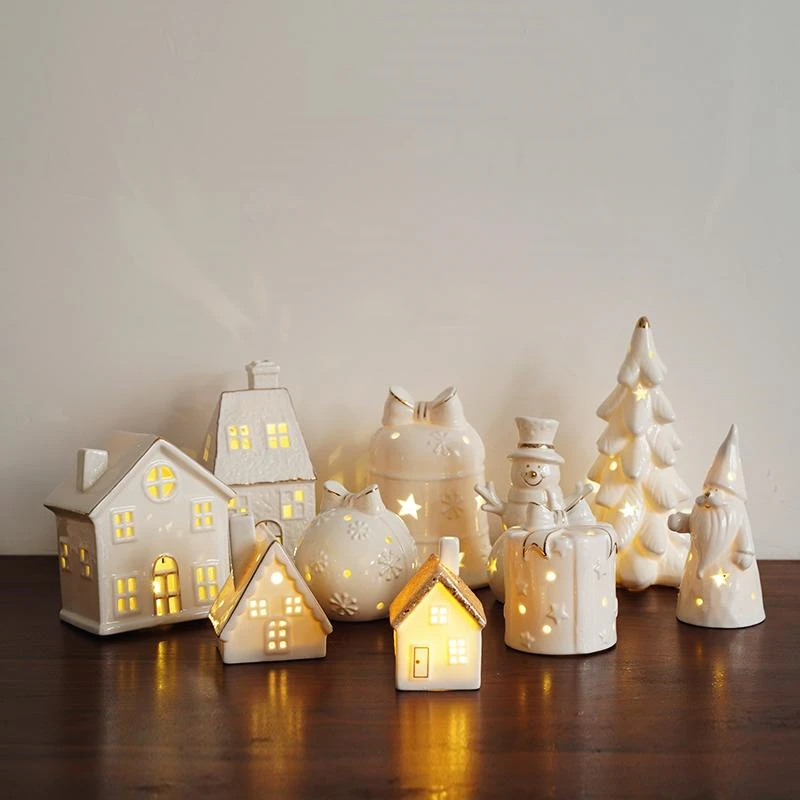 Goud omrande uitgeholde bureaulamp ornament kerstversiering huis sfeer kaars tinten huishoudelijke ornamenten