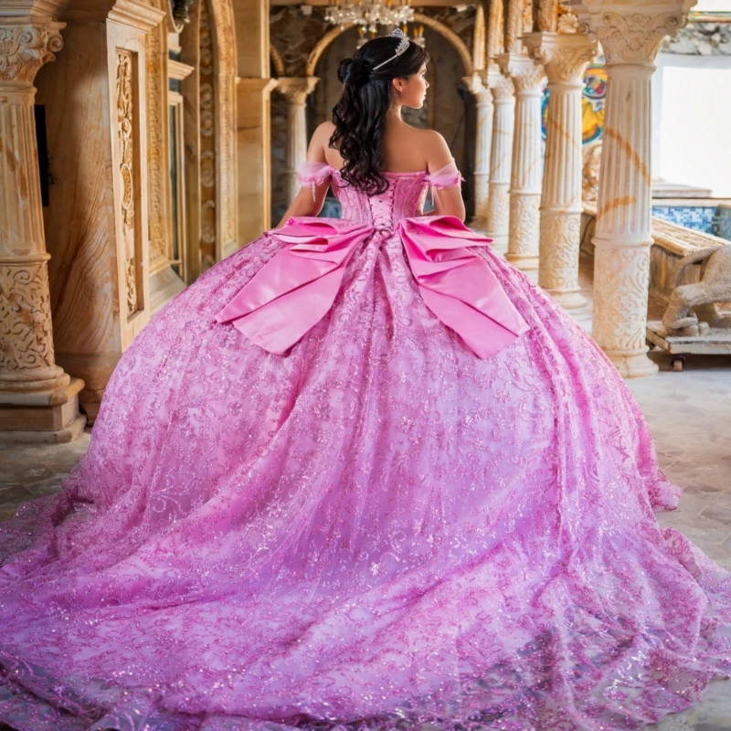 Rosa glänzende Quinceanera-Kleider, Ballkleid, schulterfrei, Pailletten-Applikation, Spitze, Perlenstickerei, Kristallschleife, Korsett, Tüll, Party, Geburtstag