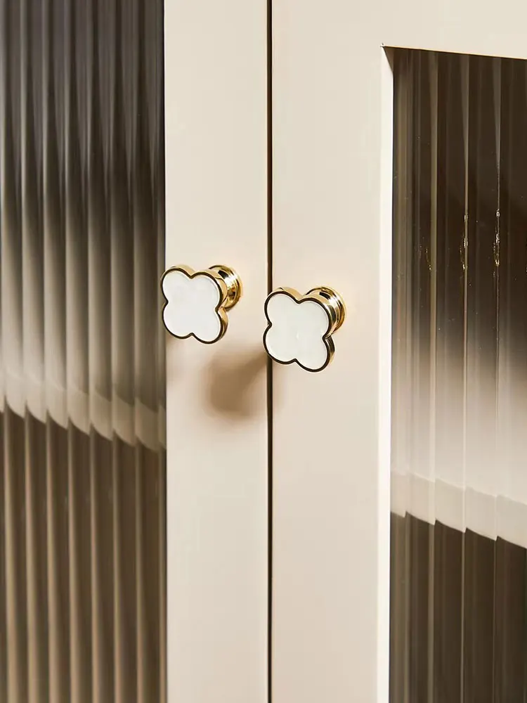 Creative Four Clover Gold Chrome Cabinet Handles for Children's Room Home Decor Brass Wardrobe Pulls Single Hole Drawer Knobs
