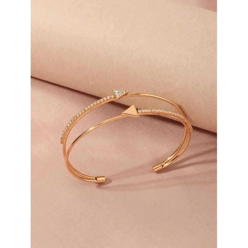 1PC Women's Rhinestone Triangle Cuff Bracelet – Fashionable Jewelry Gift for Daily Wear.