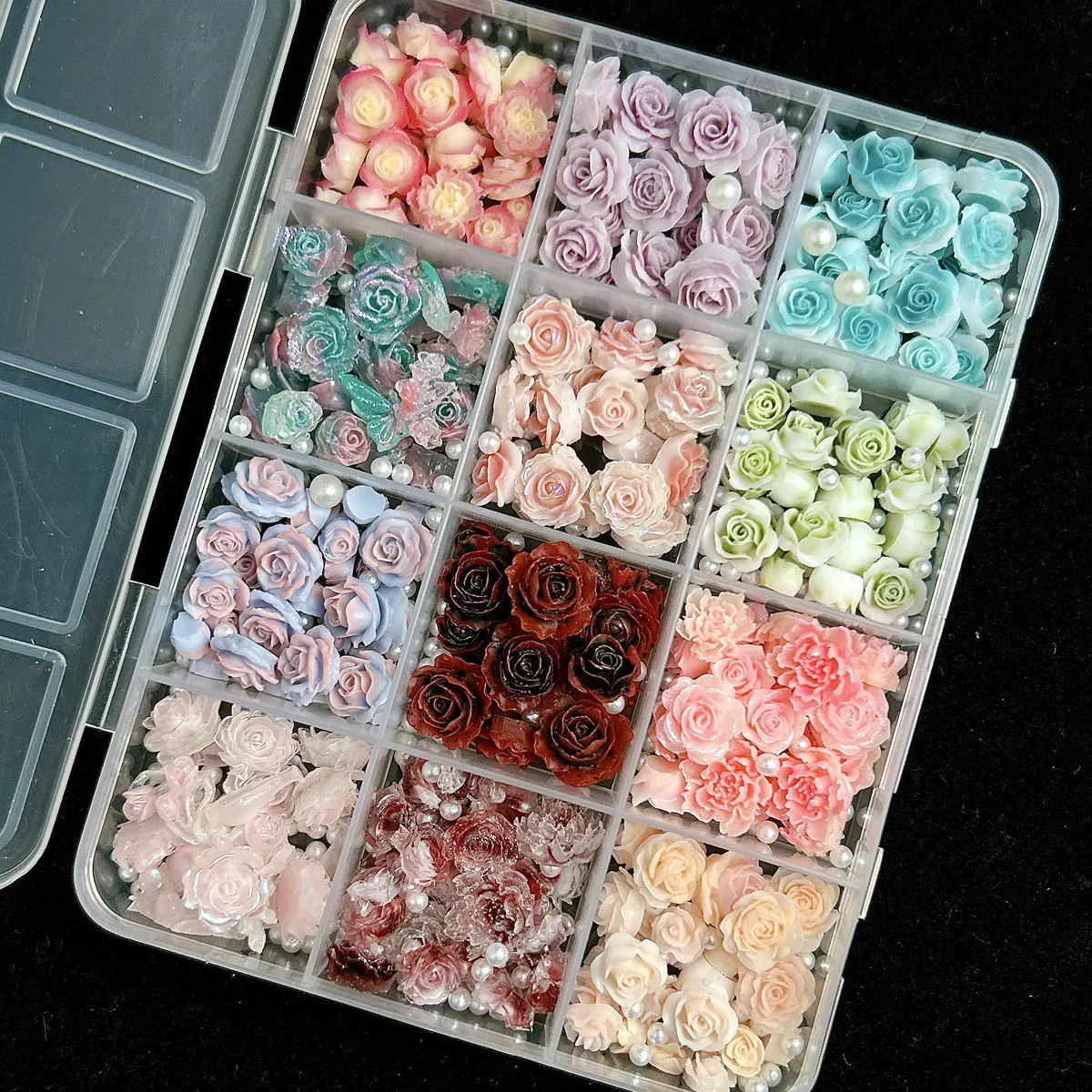 12 Gitter Nagel-Charms 3D Rosenblüten Harz Flatback Gemischte Farben mit Perlen für Nageldekoration DIY Maniküre Salon Nagelzubehör – Detail 6